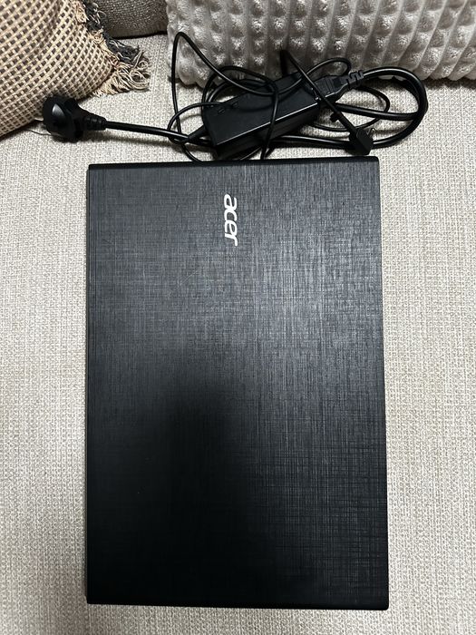 Laptop Acer procesor 1,7 GHz, 2 mb K3 cache)