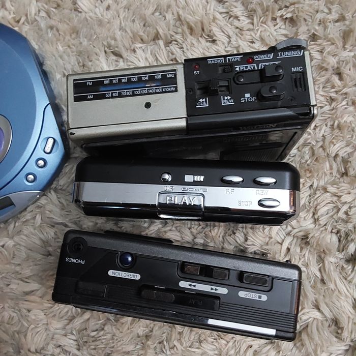 Vând CD player Sony , mp3 Sony , casetofon portabil