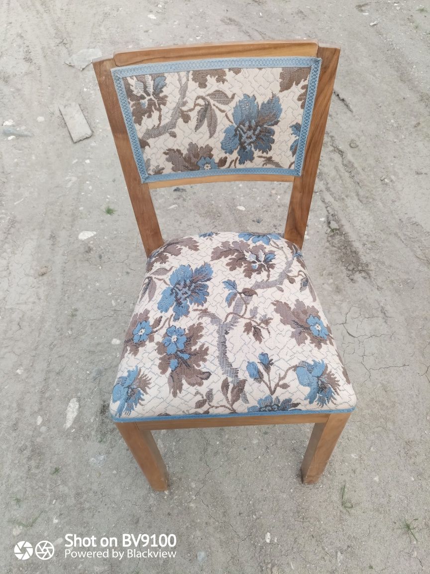 De vânzare scaune vechi cu tapițerie