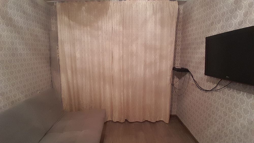 Продам шторы высота 2.5 м.; ширина 4 м.