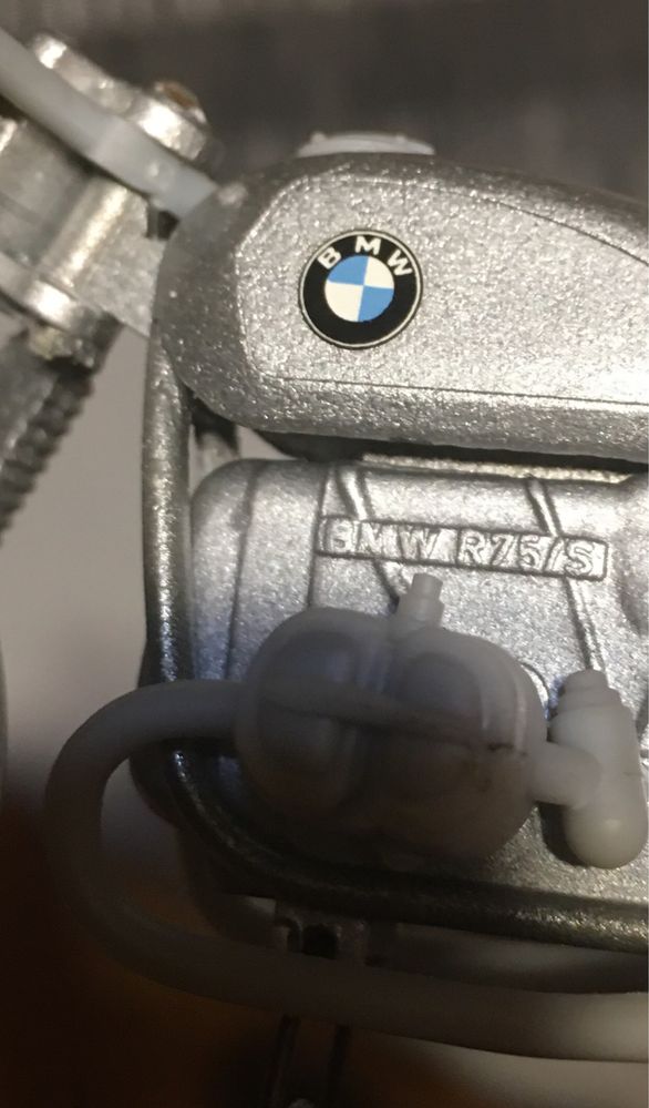 Модели на мотоциклет BMW R75/S от Микро-Разград