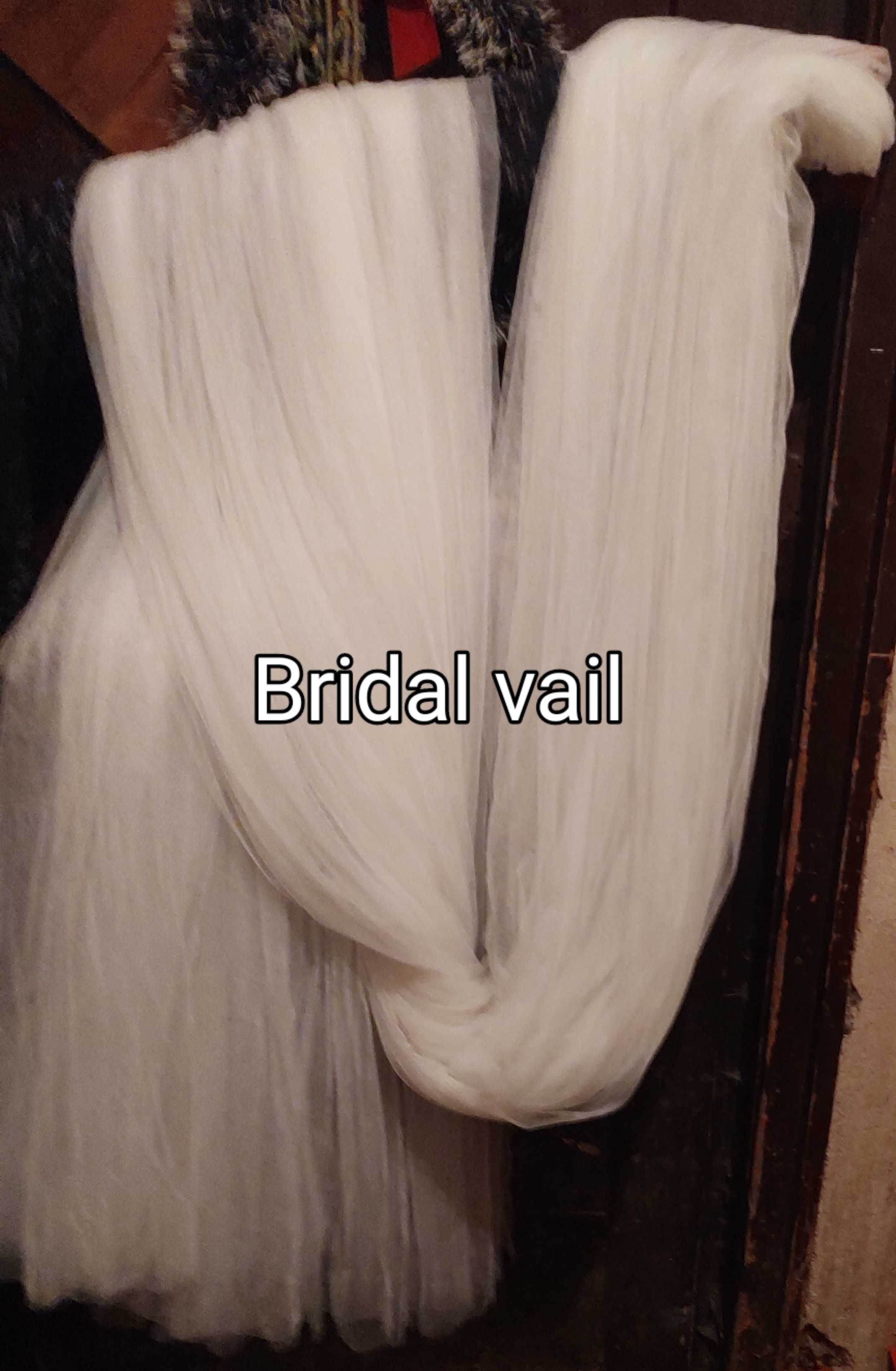 Сватбена рокля и аксесоари