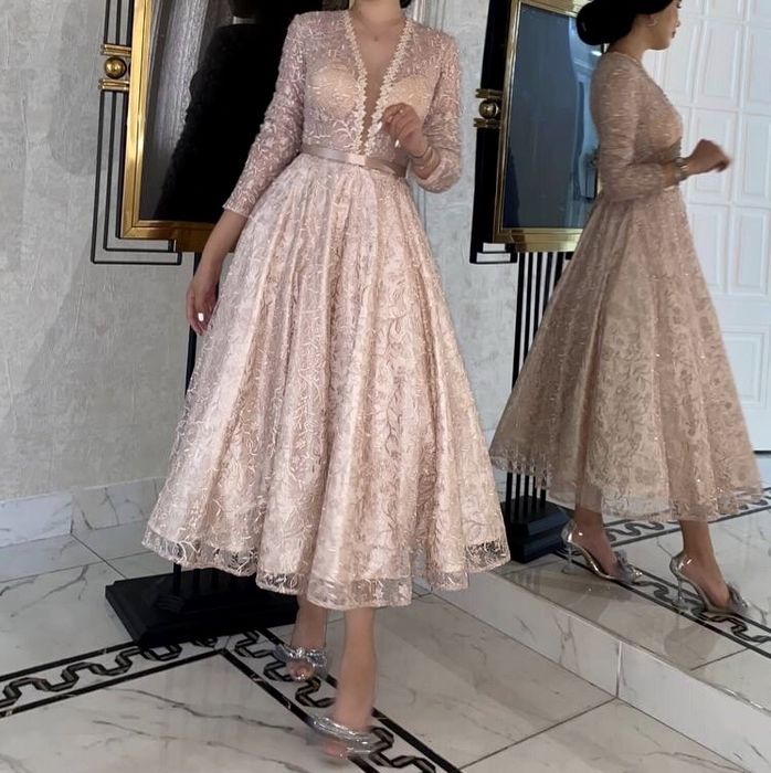 Элегантное вечернее платье нежно-пудрового цвета