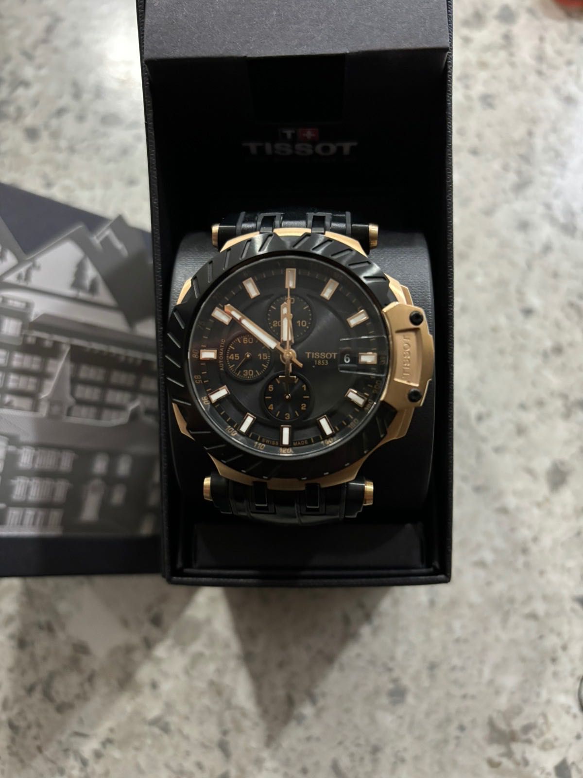 Часовник Tissot.