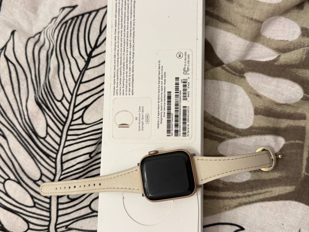 Продам Apple watch se