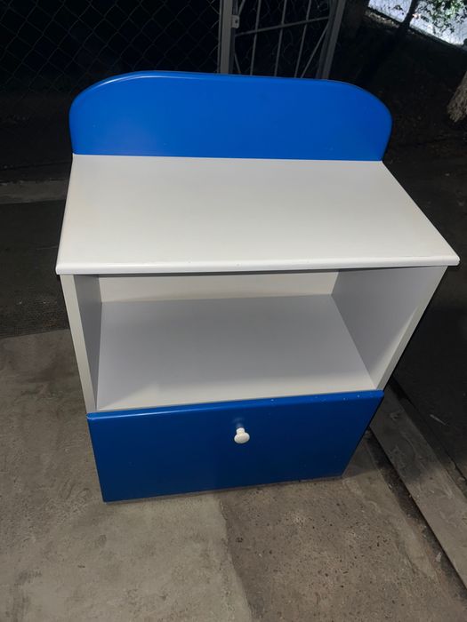 Тумбочка маленькая удобная комод