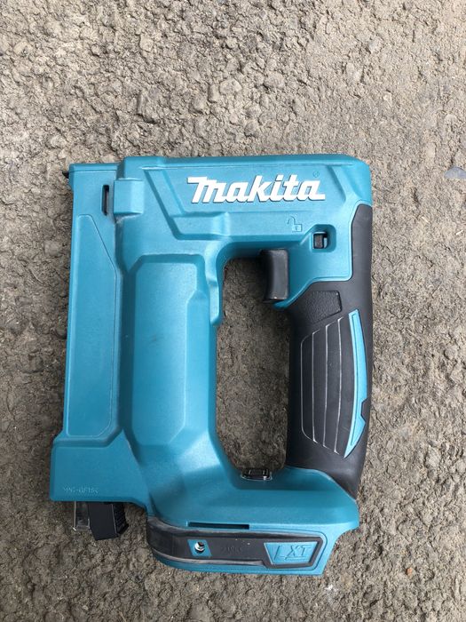 *Vand set scule Makita aproape noi fara acumulatori.