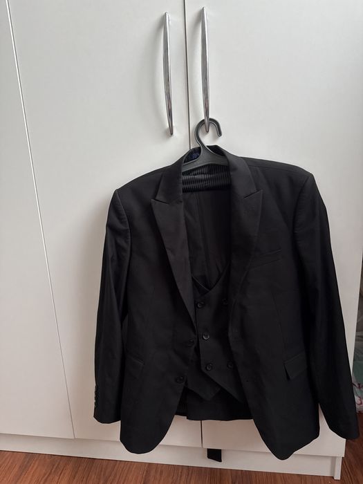 Срочно продается костюм тройка 48 р