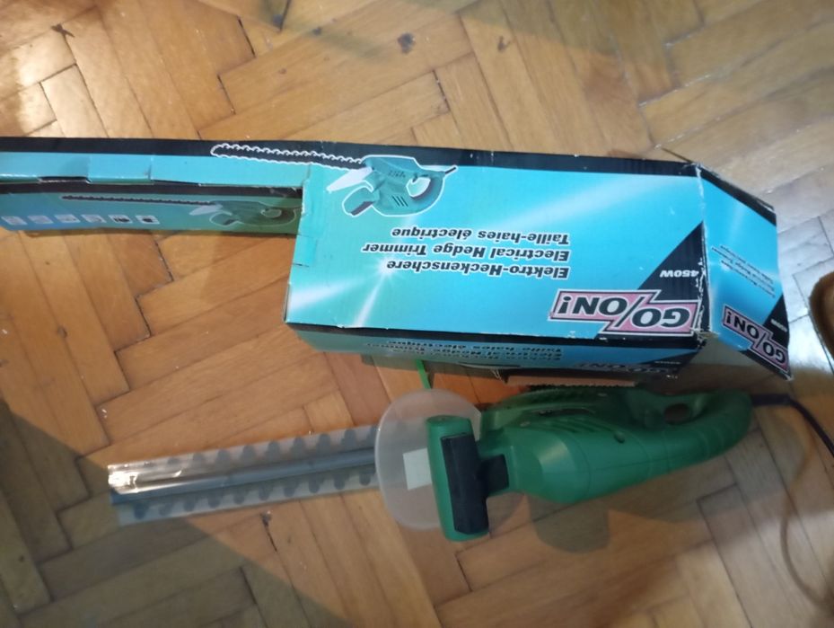 Fierăstrău electric, foarfecă