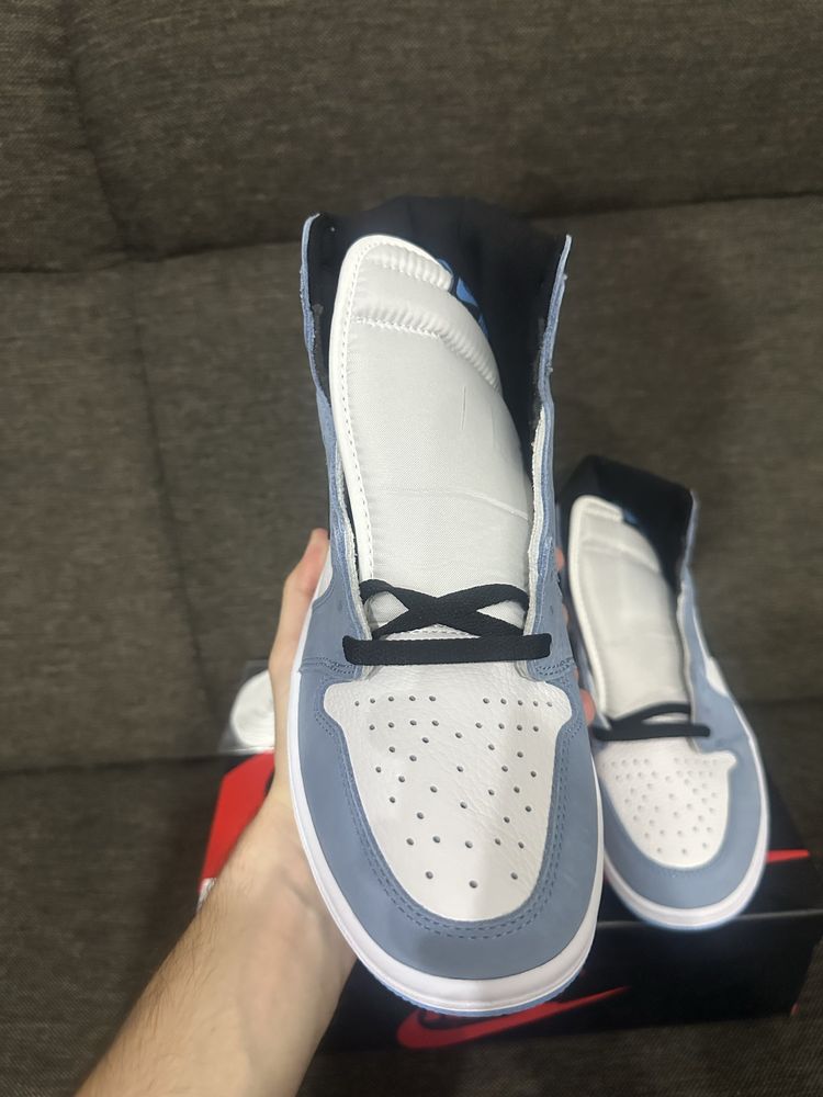 Air Jordan 1 Retro High OG University Blue