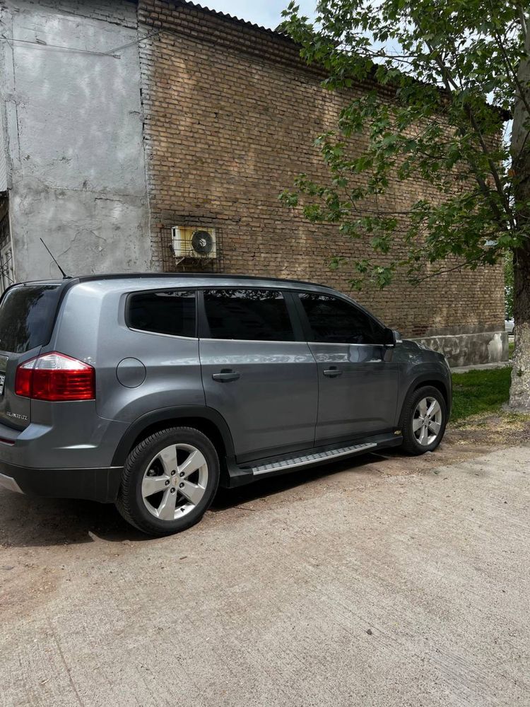 Продам свою машину Chevrolet Orlando автомат, цвет мокрый