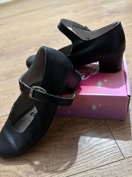 Обувки - дамски скърпини