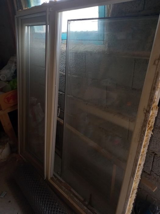 Продаю окно с сеткой