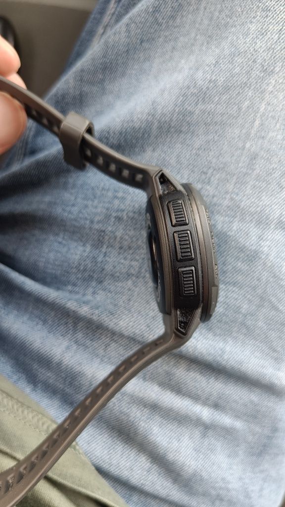 Garmin instinct crossover solar