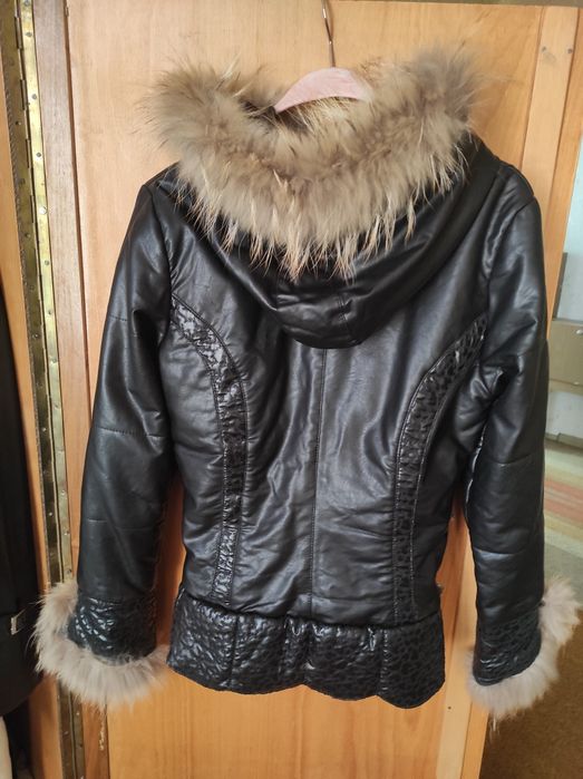 Късо кожено яке с естествен пух