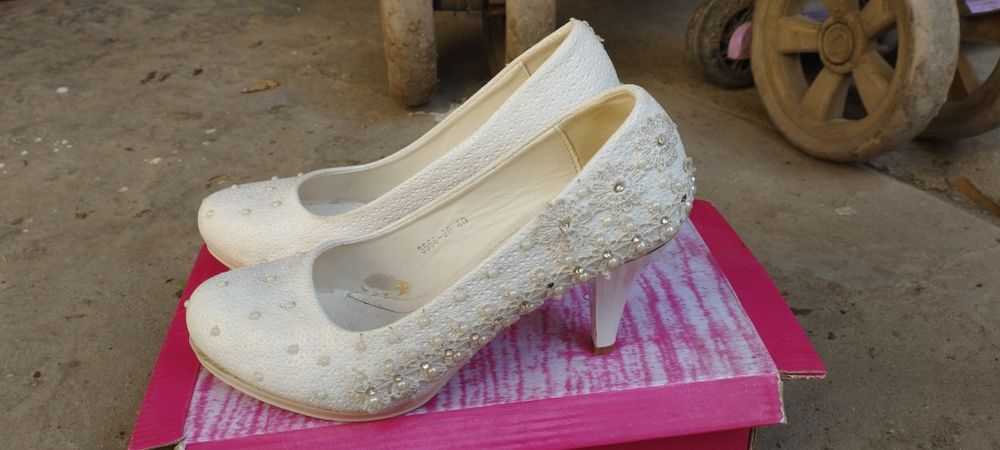 Туфли женские белые на каблуке