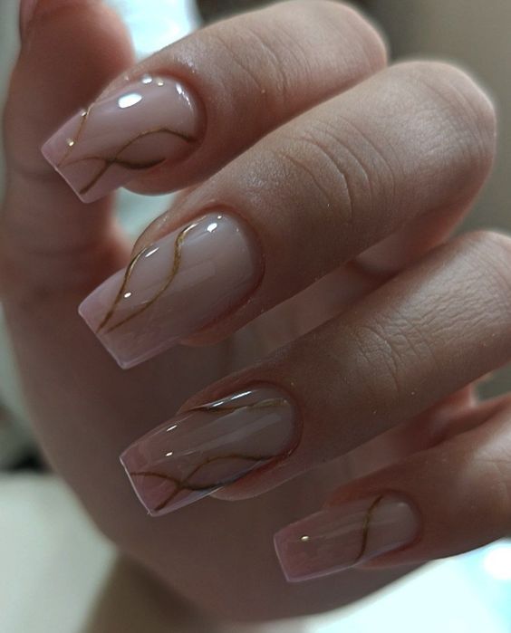 Маникюр, педикюр, наращивание ногтей