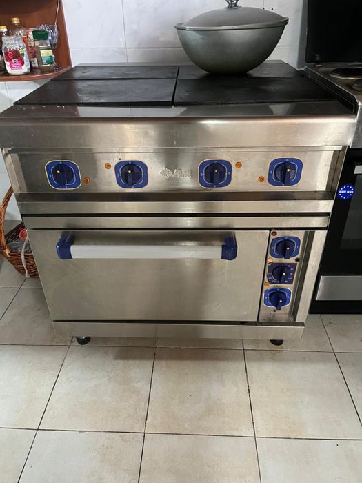 Продам электрический печь    четырех конфорная с духовкой, трехфазка,