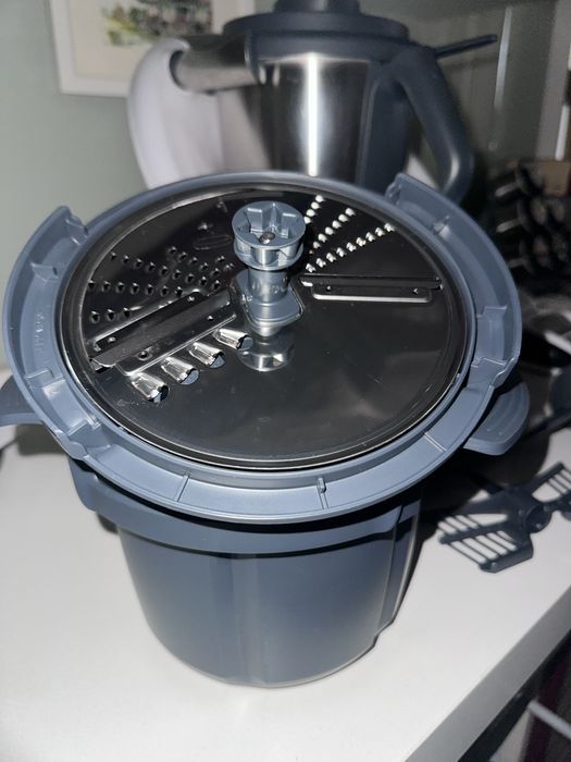 Thermomix 6 cu suport si cutter incluse + garantie valabila