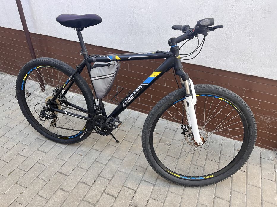 Bicicleta cu frane pe disc si schimbator shimano. Cadru înalt.