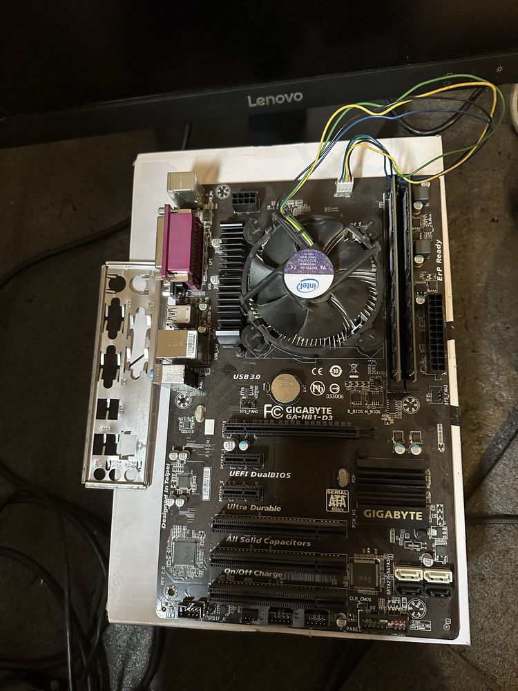 Продавам Дънна платка GIGABYTE H81-D3 процесор i5 4690к и рам 16гб