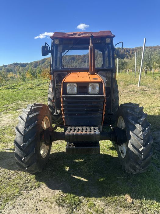 Tractor Universal 683 DTC
