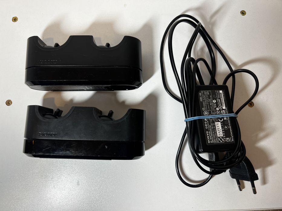 2x Statie incarcare manete PS4