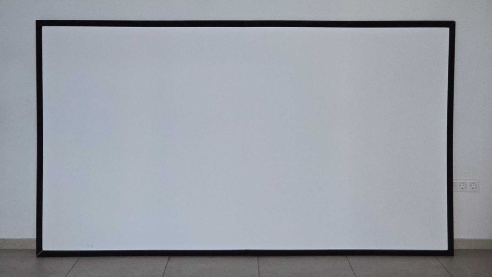 Екрани за проектор 130"