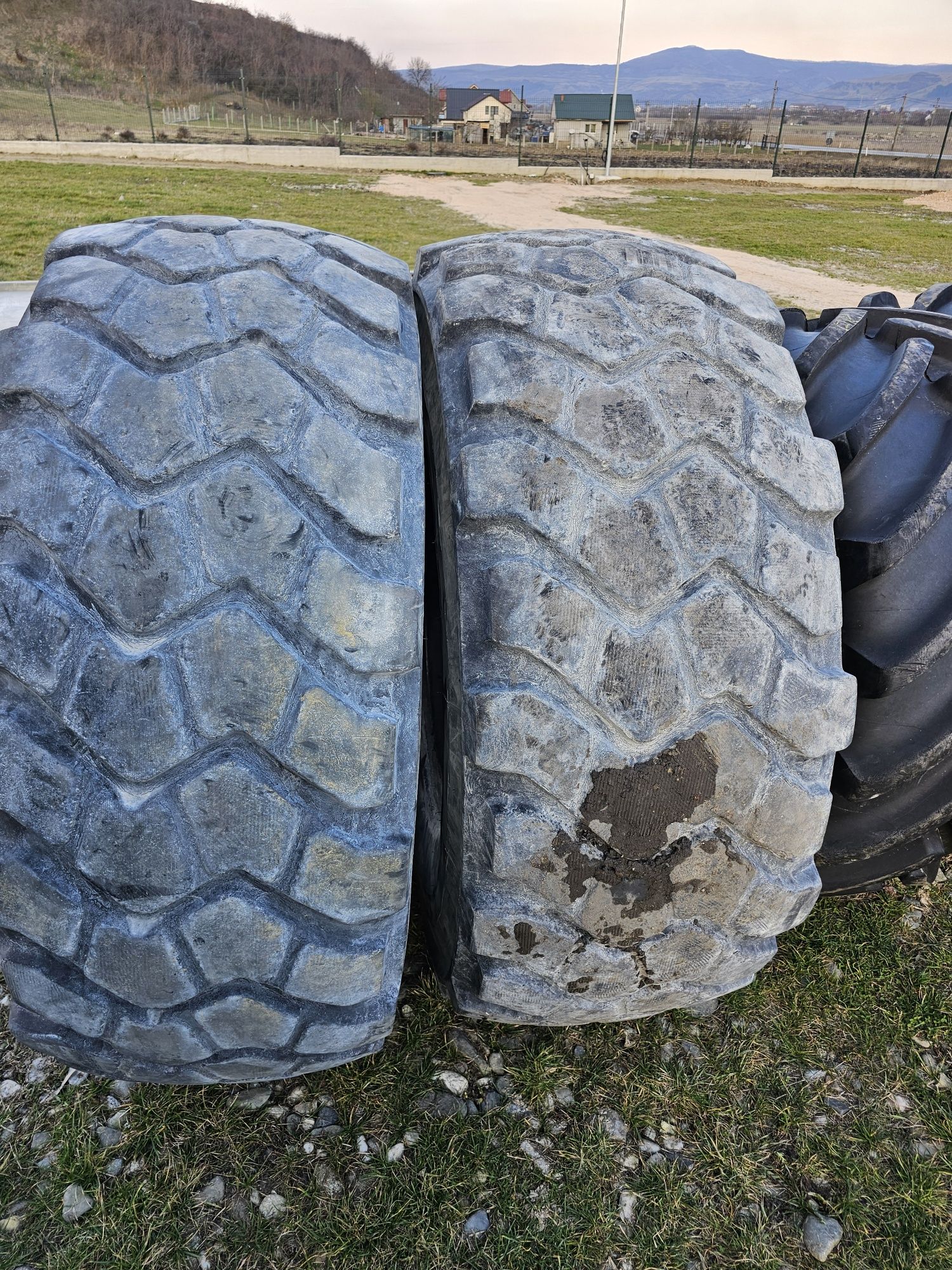 Anvelope 20.5 R 25 michelin.