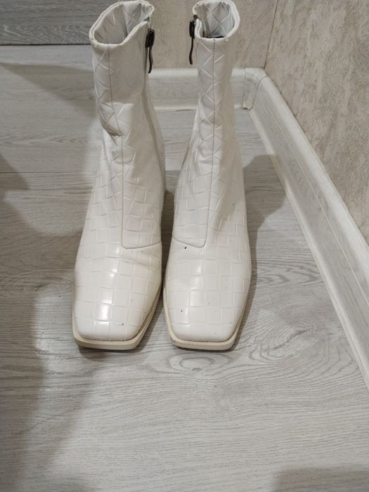 Женская обувь в хорошем состоянии