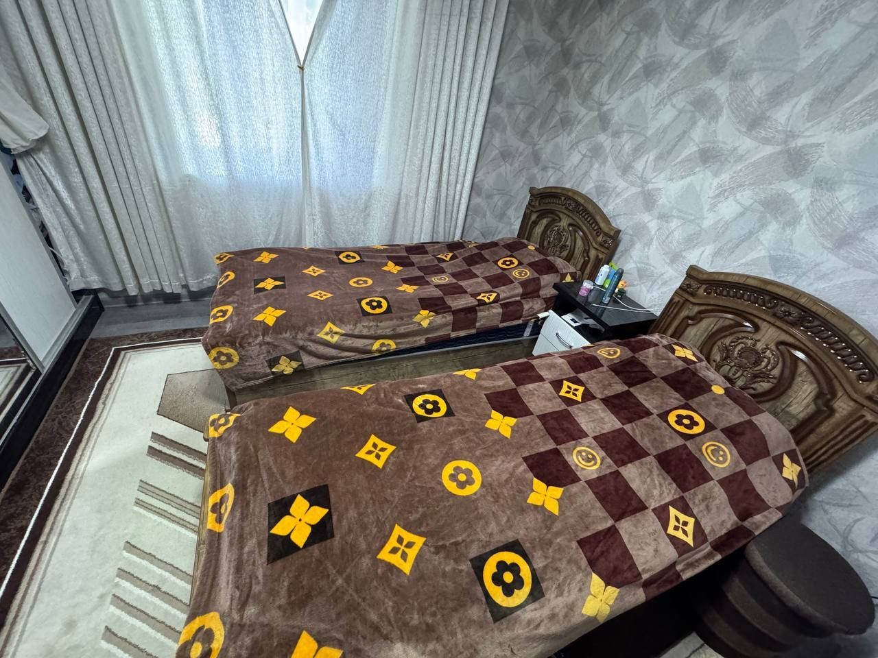 Продаются кровати,две полутарки с артопедическим матрасом.