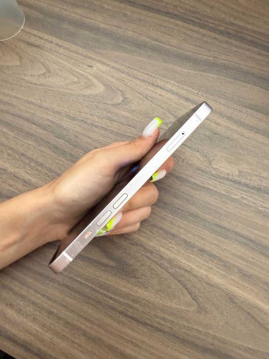 Iphone 13 в перфектно състояние
