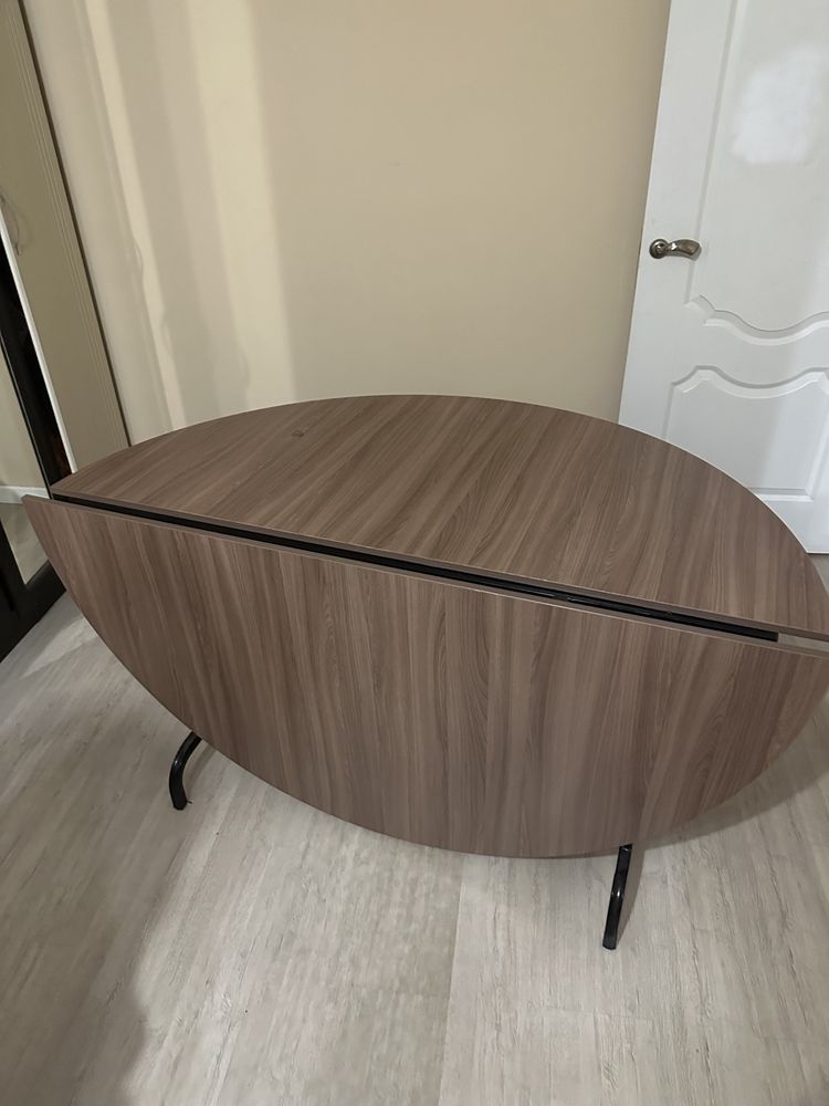 Продам стол круглый складной, диаметр 150 см