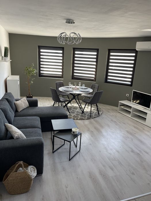 Отдавам под наем луксозен двустаен апартамент