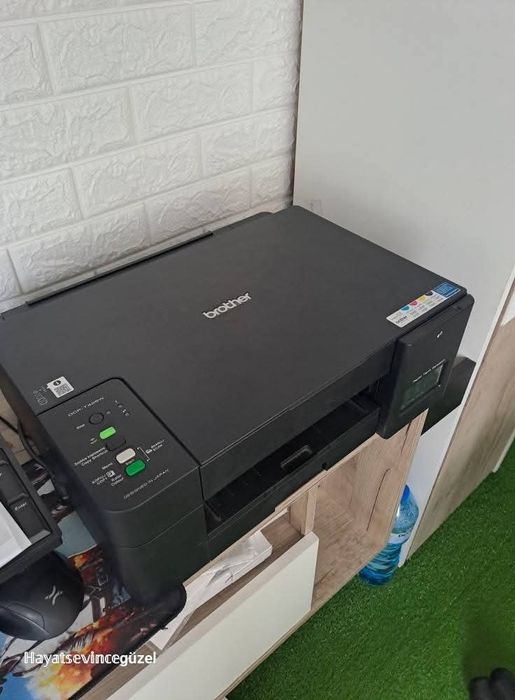 Продавам Принтер