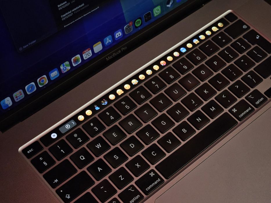 Macbook Pro 2019 i7 16gb ram 512gb touch bar 16"