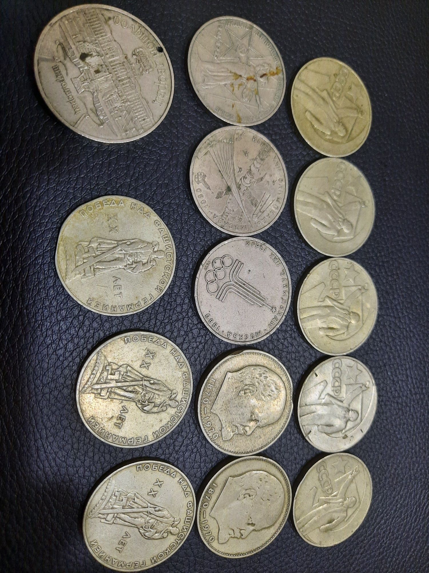 Продам монеты, 1 рубль и 5 рублей.