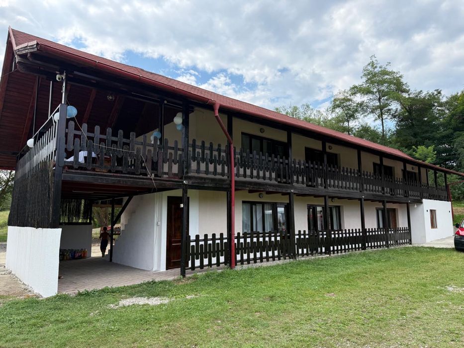 Inchiriez cabane moderne si capsula panoramica