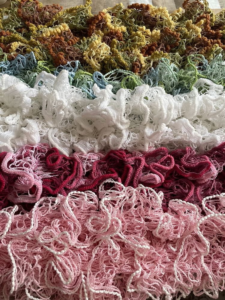 Шалове и възглавници плетиво