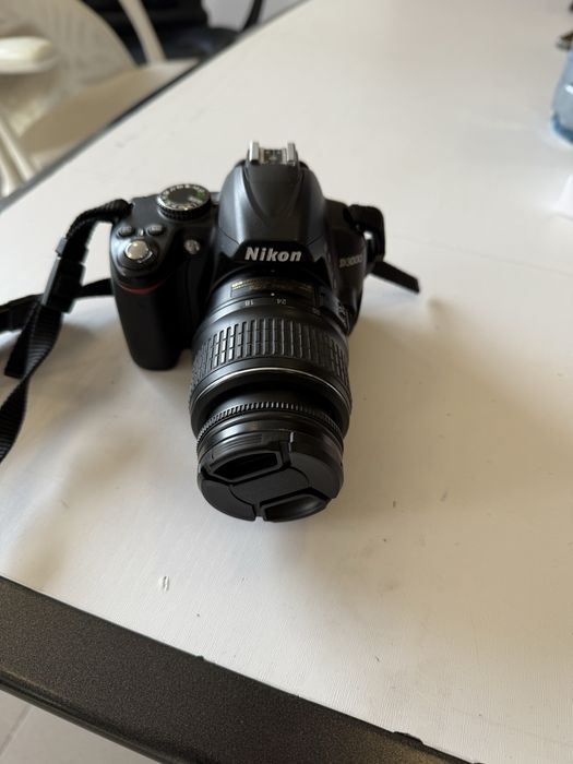 Камера Nikon D3000 с обектив в отлично състояние
