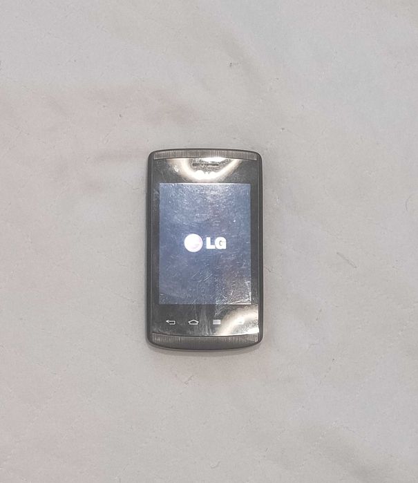 Смартфон LG E410i