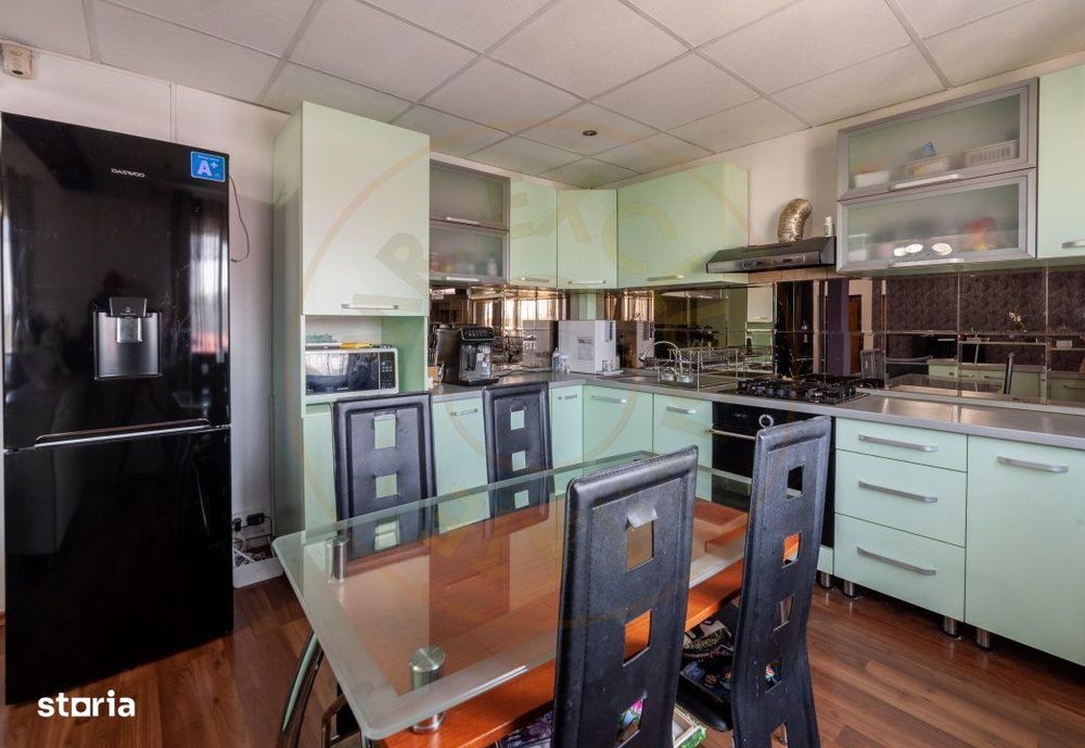 De vanzare-Apartament 3 camere 97.30 mp Pitesti zona Trivale!