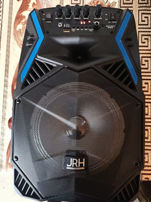 Vând boxa jrh,boxa este nouă