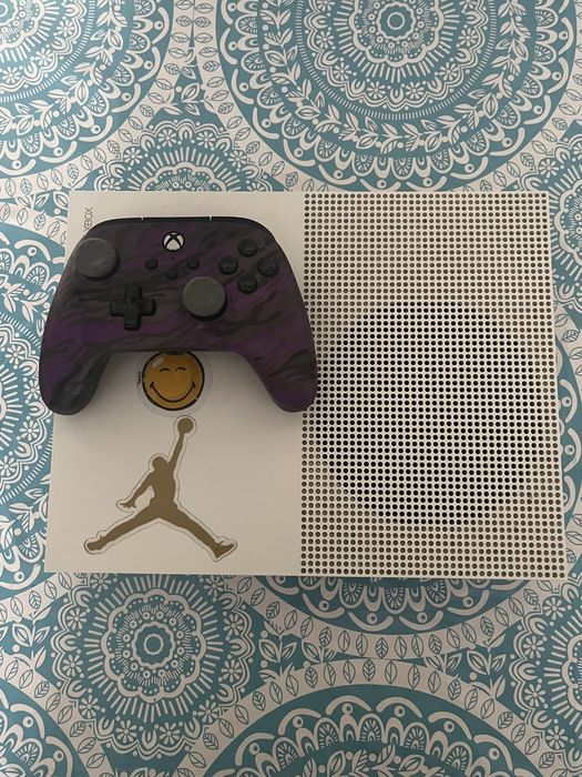 Xbox One S 1TB!!! Перфектно състояние!