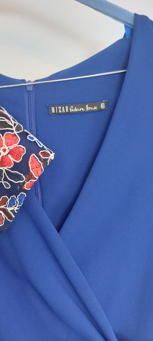 Rochie albastru regal cu broderie florală