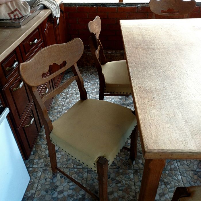 Masă extensibilă  si scaune