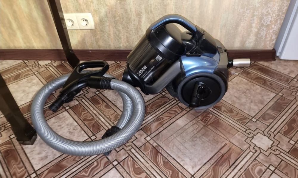 Продаётся пылесос samsung можно на запчасти