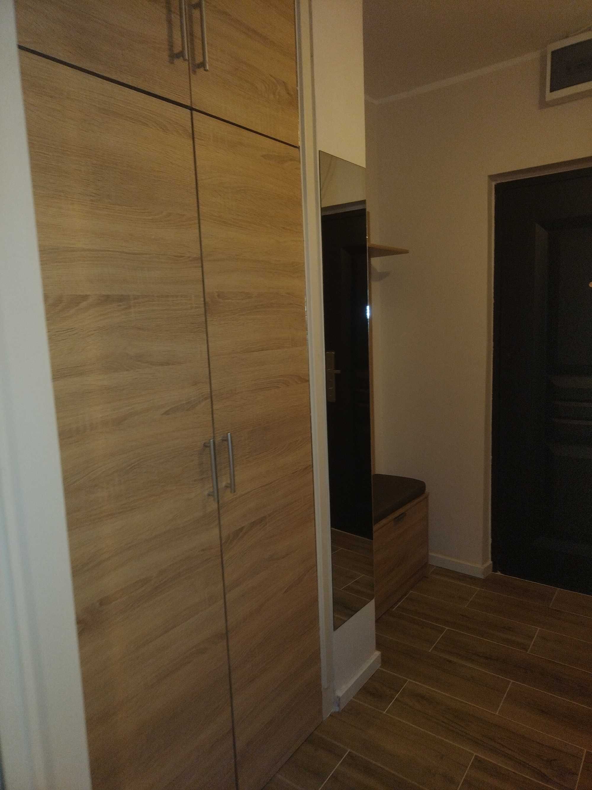 Închiriez garsoniera