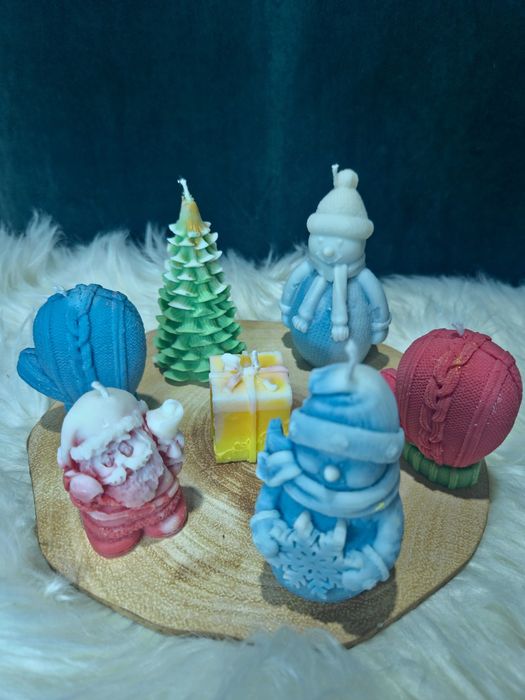 Коледни свещи различни фигурки