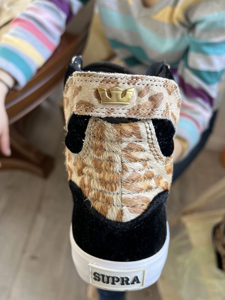Нови високи кецове Supra